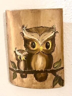 MCM Vintage Hand-Painted Mama & Baby Owls on halved wood log wall hanging